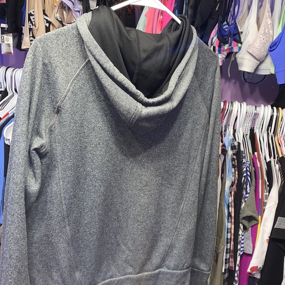 adidas Gray Hoodie pockets draw string see photos very comfy warm size Medium - Picture 7 of 7